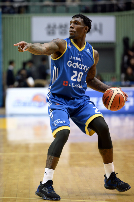 프로농구 서울 삼성의 외국인 선수 리카르도 라틀리프(28)가 한국 국적 취득 의사를 밝히며 국적 취득 후 선수 자격에 관심이 쏠리고 있다. 사진=KBL 제공